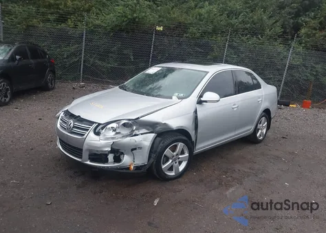 2008 Volkswagen Jetta Se/Sel from USA, damaged, VIN 3VWRZ71K58M029148